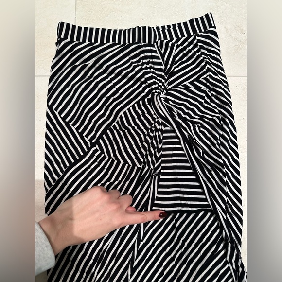 Pink Violet stretchy jersey material skirt - Picture 3 of 3